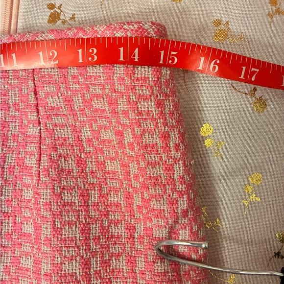 Calvin Klein Pink Tweed Suit with pencil skirt (Blazer=6, Skirt =4) - Picture 12 of 13